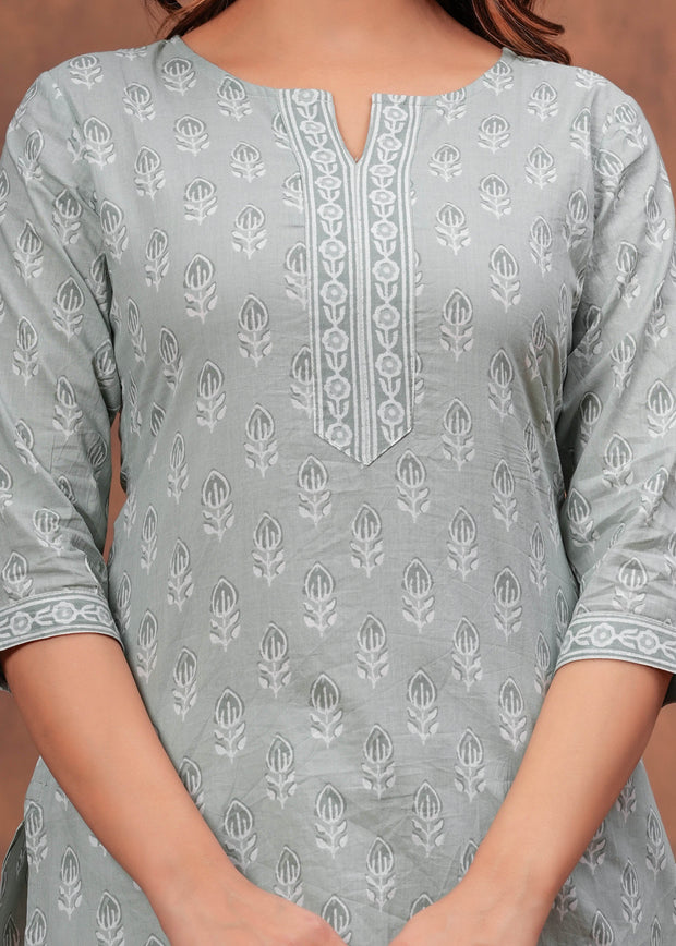 Women Green Printed Straight Tunic