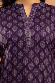 Women Purple Printed Straight Tunic With Three Quarter Sleeves