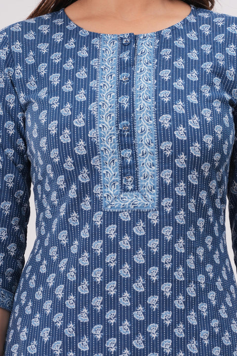 Women Blue Printed Straight Kurta with Three Quarter Sleeves