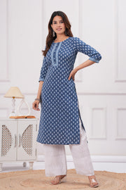 Women Blue Printed Straight Kurta with Three Quarter Sleeves