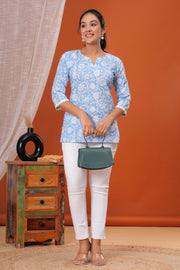 Women Blue Floral Printed Straight Tunic