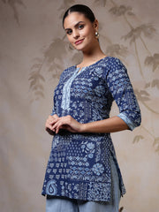 Women Blue Printed Straight Tunic