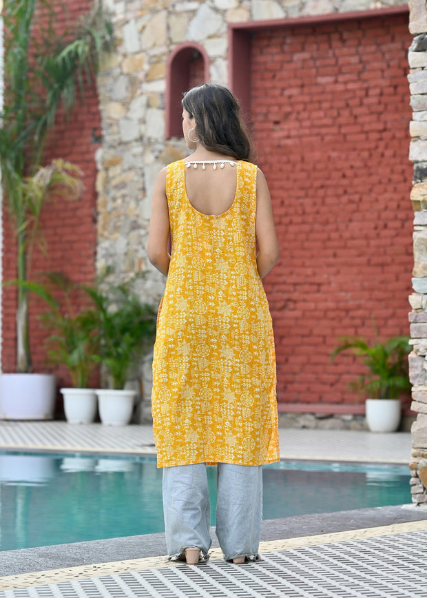 Women Yellow Printed Straight Sleeveless Kurta