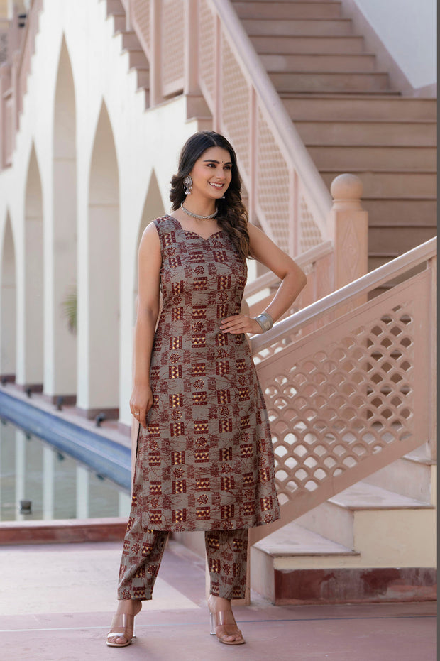 Women Grey Printed Straight Kurta With Trouser