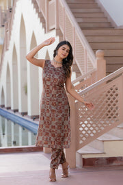 Women Grey Printed Straight Kurta With Trouser