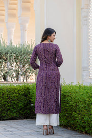 Women Burgundy Printed Straight Kurta with Three Quarter Sleeves