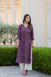 Women Burgundy Printed Straight Kurta with Three Quarter Sleeves