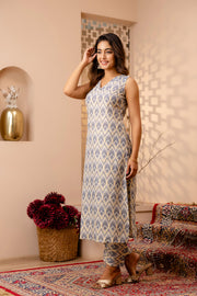 Women Grey Printed Straight Kurta With Trouser