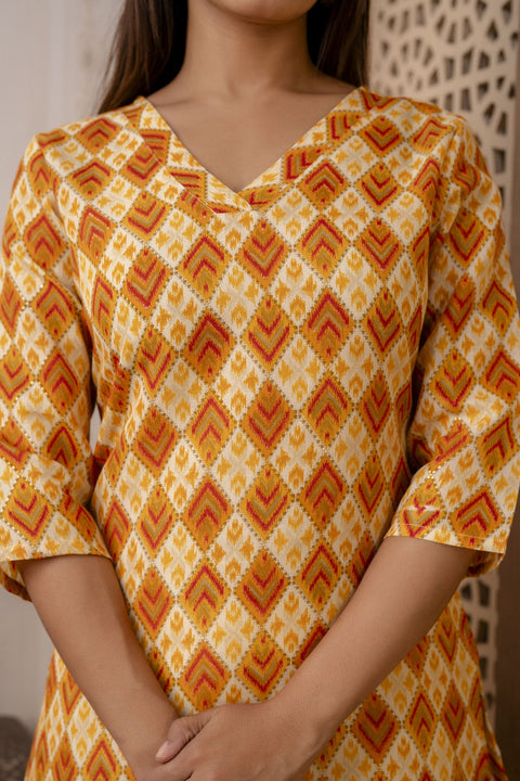 Women Yellow Printed Straight Kurta with Three Quarter Sleeves