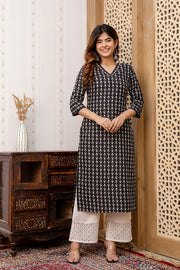 Women Black Printed Straight Kurta with Three Quarter Sleeves