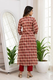 Women Maroon Printed Straight Kurta with Three Quarter Sleeves