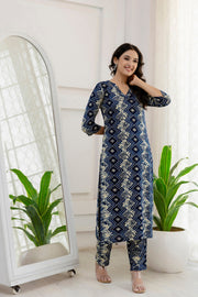 Women Blue Printed Straight Kurta And Trouser