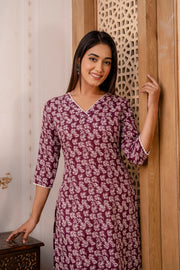 Women Purple Printed Straight Kurta with Three Quarter Sleeves