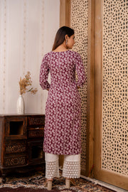 Women Purple Printed Straight Kurta with Three Quarter Sleeves