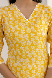 Women Yellow Printed Straight Kurta with Three Quarter Sleeves