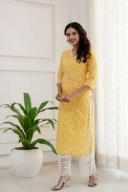 Women Yellow Printed Straight Kurta with Three Quarter Sleeves