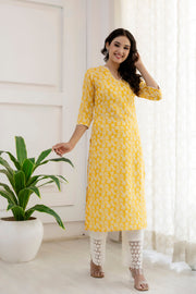 Women Yellow Printed Straight Kurta with Three Quarter Sleeves