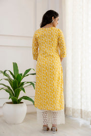 Women Yellow Printed Straight Kurta with Three Quarter Sleeves