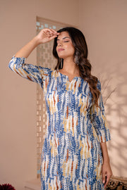 Women Blue Printed Straight Kurta with Three Quarter Sleeves