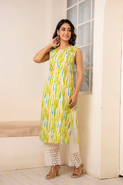 Women Green Printed Straight Sleeveless Kurta