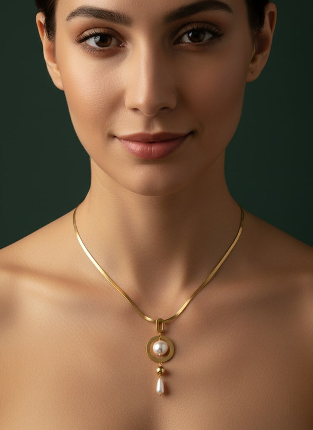 Antique Pearl Pandent with Chain