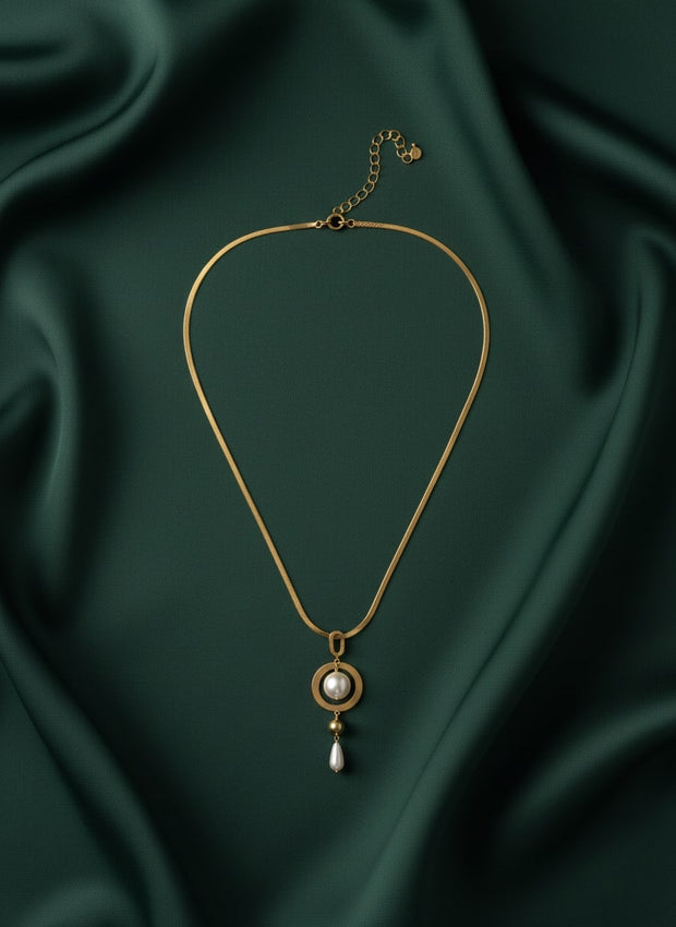 Antique Pearl Pandent with Chain