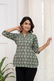 Women Green Printed Straight Tunic