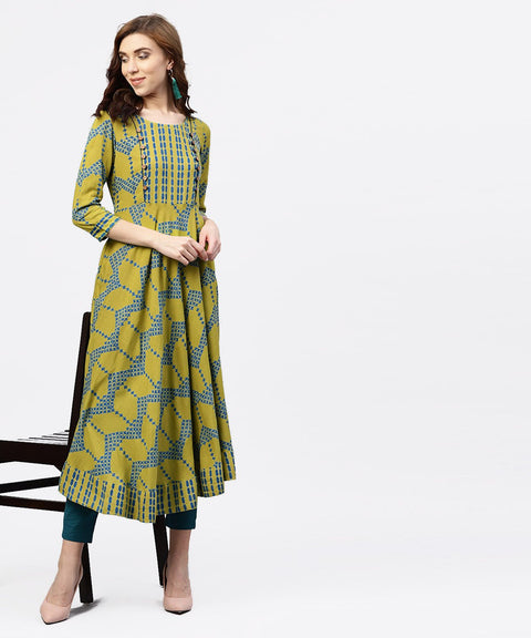Green printed 3/4 sleeves kurta with Front Yoke and Round Neck