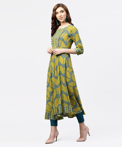Green printed 3/4 sleeves kurta with Front Yoke and Round Neck
