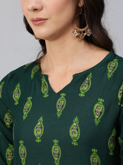 Women Green & Gold Printed Straight Kurta With Three Quarter sleeves