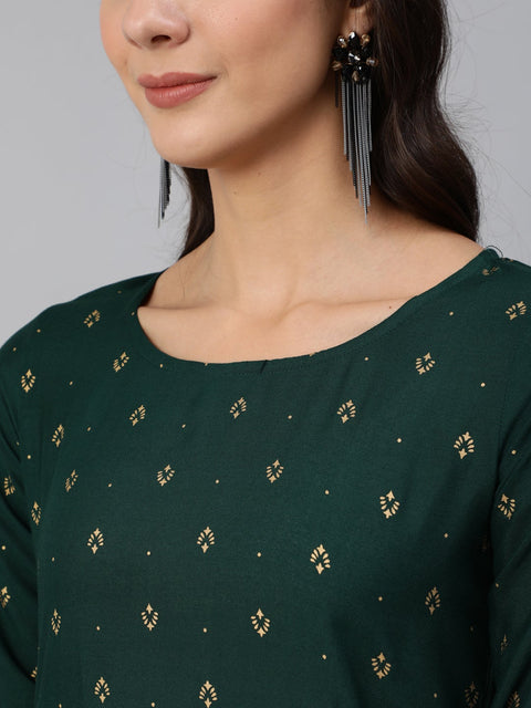 Women Green & Gold Printed Straight Kurta With Three Quarter sleeves