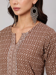 Women Brown Printed Straight kurta With Three Quarter Sleeves