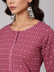 Women Mauve Printed Straight kurta With Three Quarter Sleeves