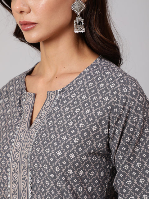 Women Grey Printed Straight kurta With Three Quarter Sleeves