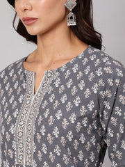 Women Grey Printed Straight kurta With Three Quarter Sleeves