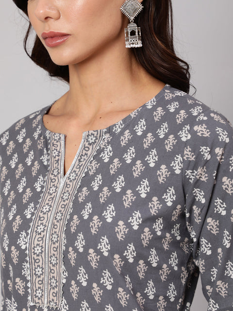 Women Grey Printed Straight kurta With Three Quarter Sleeves