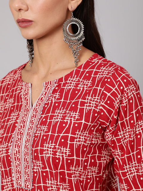 Women Red Geometric Printed Straight Kurta With Three Quarter Sleeves