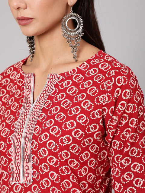 Women Red Geometric Printed Straight Kurta With Three Quarter Sleeves