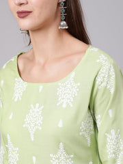 Women Green Printed Straight kurta With Three Quarter Sleeves