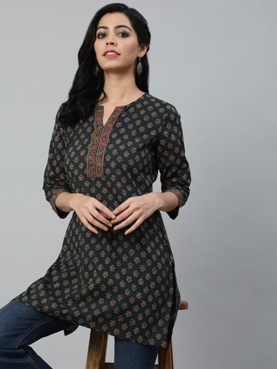 Women Green Printed Tunic With Three Quarter Sleeves