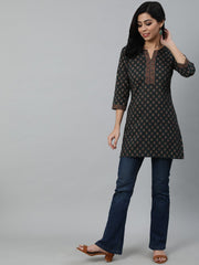 Women Green Printed Tunic With Three Quarter Sleeves