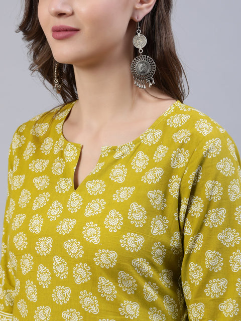 Women Green Printed Straight Kurta With Three Quarter Sleeves