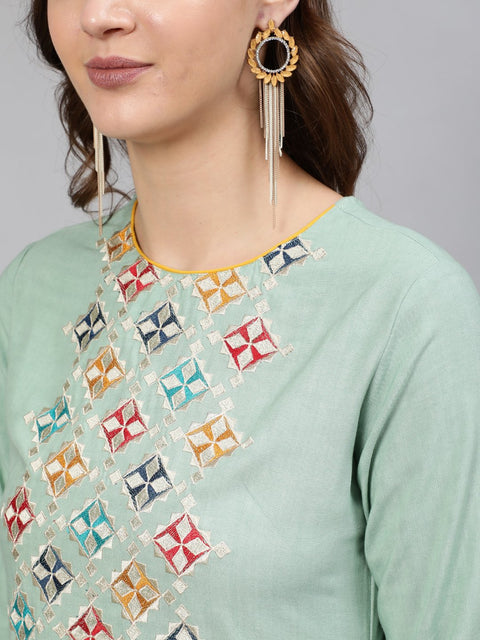 Women Green Embroidered Straight Kurta With Three Quarter Sleeves