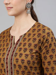 Women Brown Ethnic Motifs Printed Straight Kurta With Three Quarter Sleeves