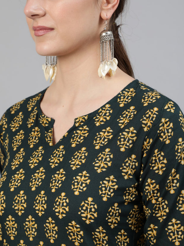 Women Green Ethnic Printed Straight Kurta with Three Quarter Sleeves