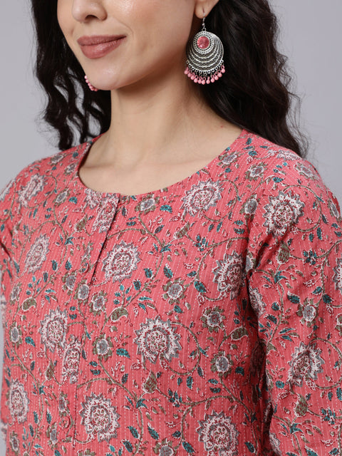 Women Pink Floral Printed Straight Kurta With Three Quarter Sleeves