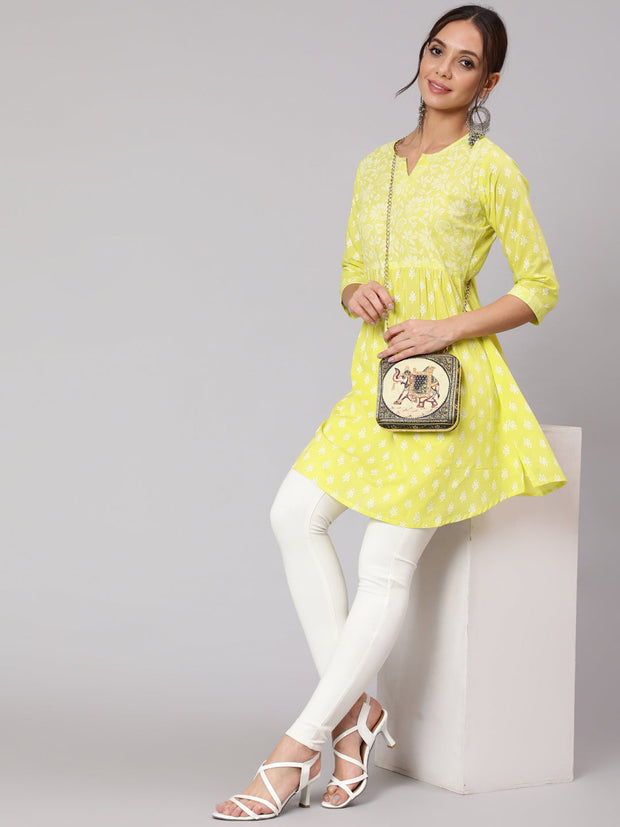 Women Green Printed A-Line Tunic With Three Quarter Sleeves