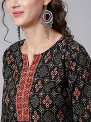 Women Black Printed straight kurta with three quarter sleeves