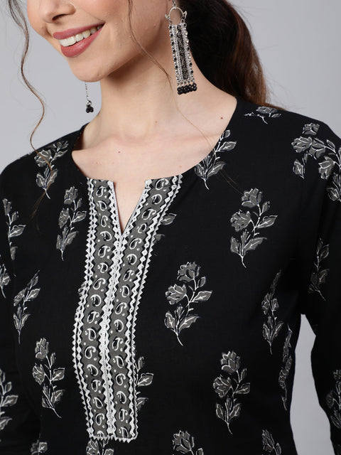 Women Black Printed straight kurta with three quarter sleeves