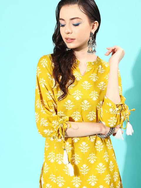 Women Yellow Straight Kurta With Three Quarter Sleeves